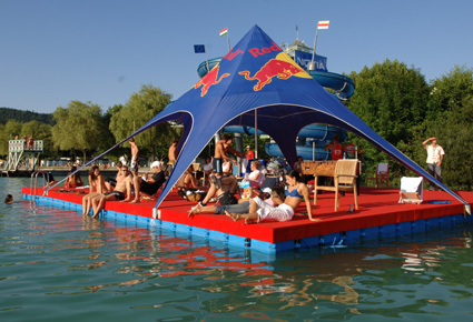 Schwimmplattform - Beach Volleyball Spieler